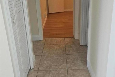 Condo in Palm Beach Gardens, Florida, 2 bedrooms № 2247313 - photo 6