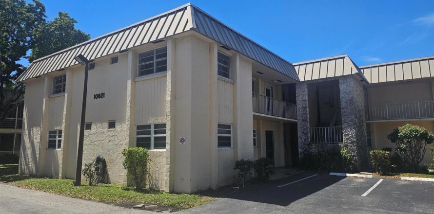 Condo in Palm Beach Gardens, Florida, 2 bedrooms № 2247313