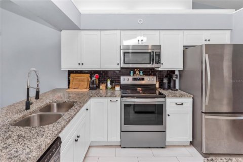 Villa ou maison à vendre à Deltona, Floride: 3 chambres, 161.56 m2 № 2149546 - photo 15