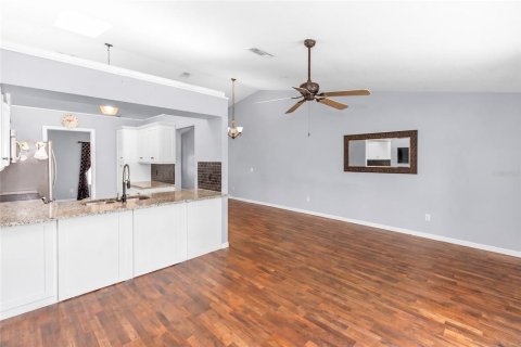 Villa ou maison à vendre à Deltona, Floride: 3 chambres, 161.56 m2 № 2149546 - photo 12
