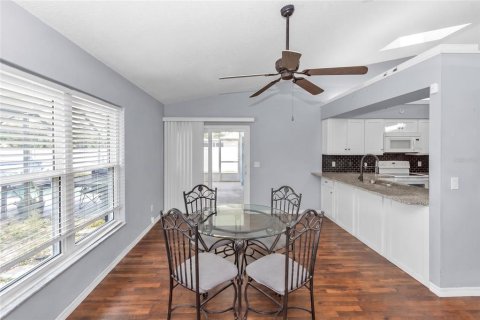 Villa ou maison à vendre à Deltona, Floride: 3 chambres, 161.56 m2 № 2149546 - photo 13