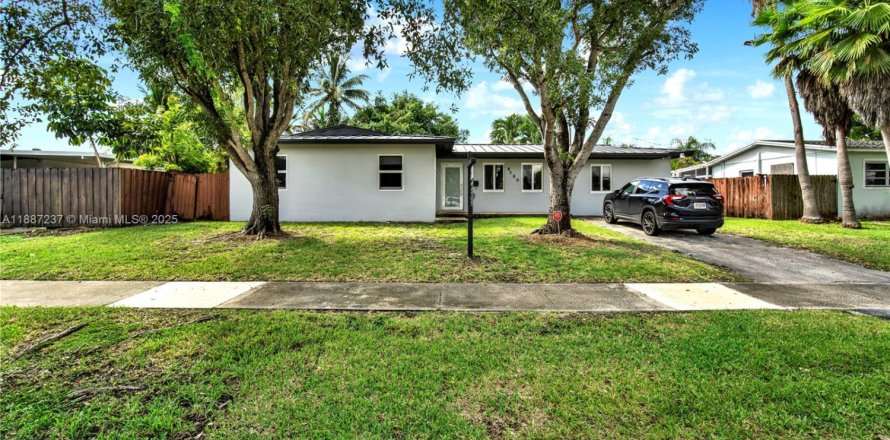 Villa ou maison à Cutler Bay, Floride 4 chambres, 147.44 m2 № 1932783