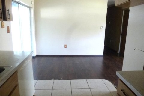 House in Frostproof, Florida 2 bedrooms, 89.93 sq.m. № 2218656 - photo 9