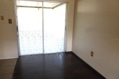 House in Frostproof, Florida 2 bedrooms, 89.93 sq.m. № 2218656 - photo 10