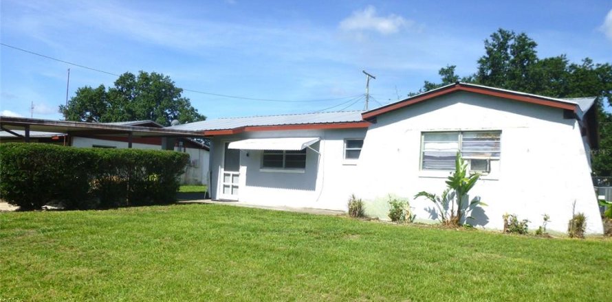 House in Frostproof, Florida 2 bedrooms, 89.93 sq.m. № 2218656