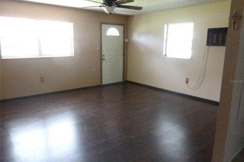 House in Frostproof, Florida 2 bedrooms, 89.93 sq.m. № 2218656 - photo 3