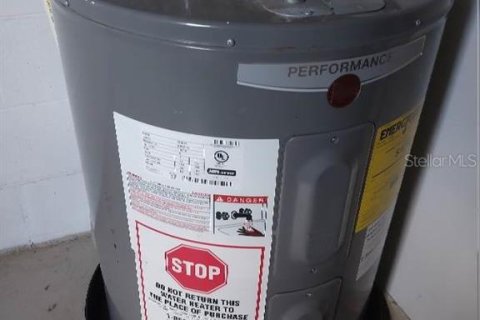 House in Frostproof, Florida 2 bedrooms, 89.93 sq.m. № 2218656 - photo 23