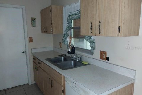 House in Frostproof, Florida 2 bedrooms, 89.93 sq.m. № 2218656 - photo 5