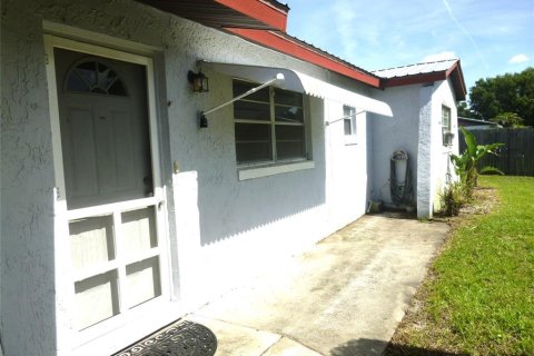 House in Frostproof, Florida 2 bedrooms, 89.93 sq.m. № 2218656 - photo 29