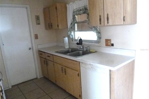 House in Frostproof, Florida 2 bedrooms, 89.93 sq.m. № 2218656 - photo 8