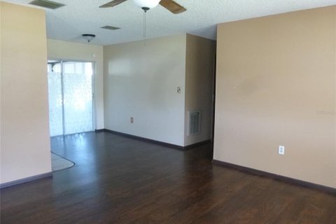 House in Frostproof, Florida 2 bedrooms, 89.93 sq.m. № 2218656 - photo 4