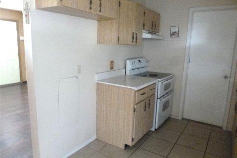 House in Frostproof, Florida 2 bedrooms, 89.93 sq.m. № 2218656 - photo 7