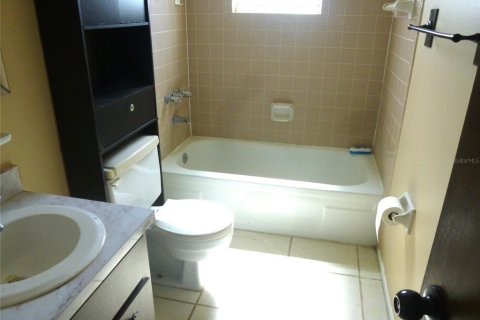 House in Frostproof, Florida 2 bedrooms, 89.93 sq.m. № 2218656 - photo 15