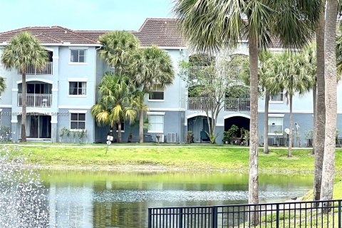 Condo in Pembroke Pines, Florida, 2 bedrooms  № 1847744 - photo 21