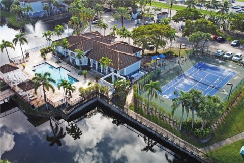Condo in Pembroke Pines, Florida, 2 bedrooms  № 1847744 - photo 23