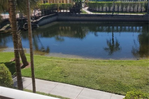 Condo in Pembroke Pines, Florida, 2 bedrooms  № 1847744 - photo 15