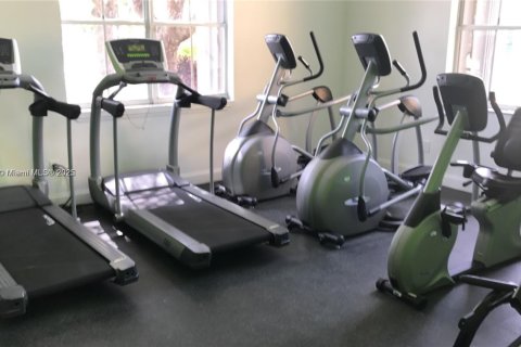 Condo in Pembroke Pines, Florida, 2 bedrooms  № 1847744 - photo 17