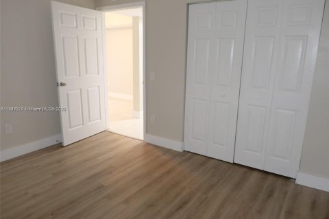 Condo in Pembroke Pines, Florida, 2 bedrooms  № 1847744 - photo 4