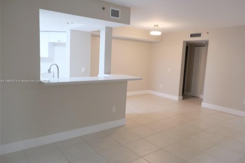 Condo in Pembroke Pines, Florida, 2 bedrooms  № 1847744 - photo 2