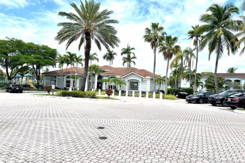 Condo in Pembroke Pines, Florida, 2 bedrooms  № 1847744 - photo 20