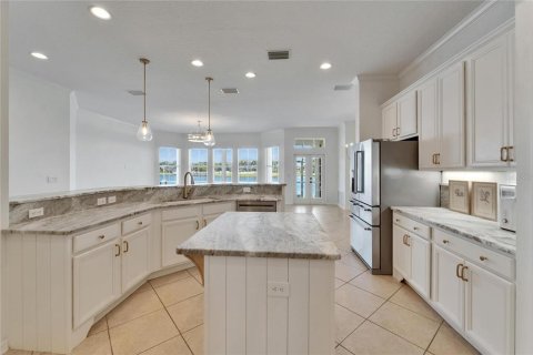 House in Apollo Beach, Florida 3 bedrooms, 231.14 sq.m. № 1857665 - photo 14