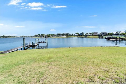 House in Apollo Beach, Florida 3 bedrooms, 231.14 sq.m. № 1857665 - photo 9