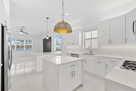 House in Parkland, Florida 5 bedrooms, 387.96 sq.m. № 2088057 - photo 15