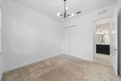 House in Parkland, Florida 5 bedrooms, 387.96 sq.m. № 2088057 - photo 21