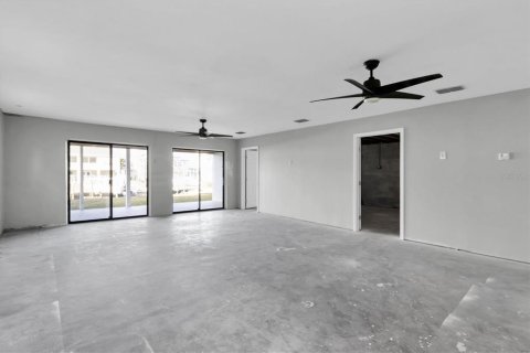 House in New Port Richey, Florida 4 bedrooms, 290.23 sq.m. № 1885910 - photo 26