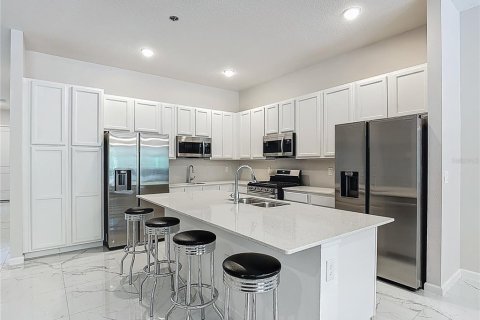 House in Davenport, Florida 12 bedrooms, 467.39 sq.m. № 1734655 - photo 6