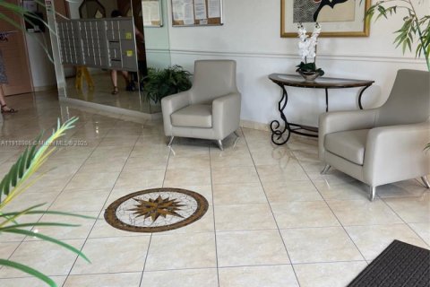 Condo in Miami, Florida, 2 bedrooms  № 1973328 - photo 15