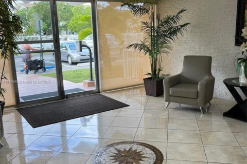 Condo in Miami, Florida, 2 bedrooms  № 1973328 - photo 14