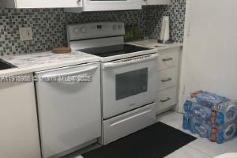 Condo in Miami, Florida, 2 bedrooms  № 1973328 - photo 8