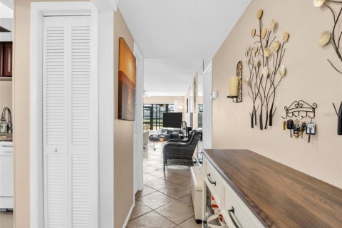 Condo in Oldsmar, Florida, 2 bedrooms  № 2398367 - photo 9