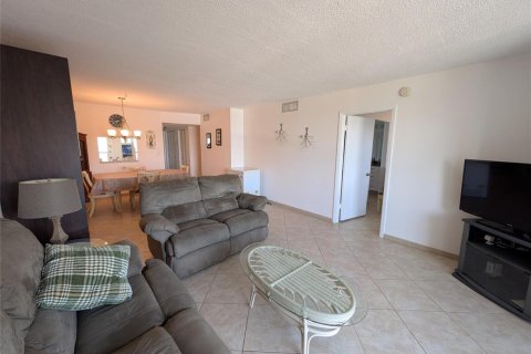 Copropriété à vendre à Hallandale Beach, Floride: 2 chambres, 91.79 m2 № 2153954 - photo 4