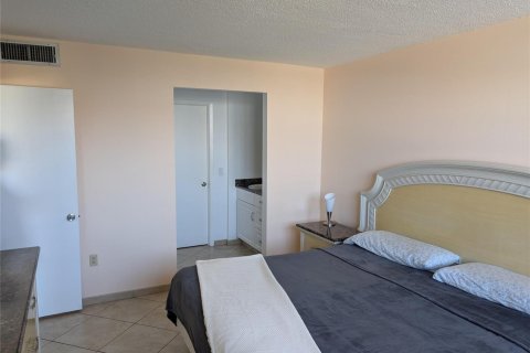Copropriété à vendre à Hallandale Beach, Floride: 2 chambres, 91.79 m2 № 2153954 - photo 8