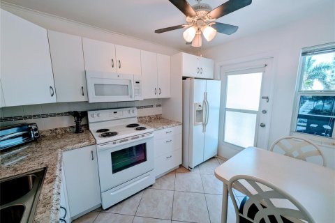 Condo à Hallandale Beach, Floride, 2 chambres № 2153954