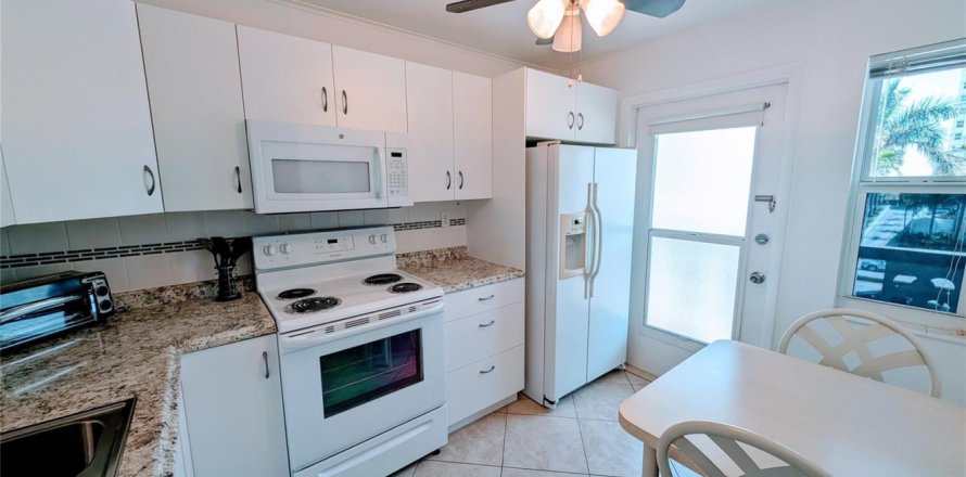 Condo à Hallandale Beach, Floride, 2 chambres № 2153954