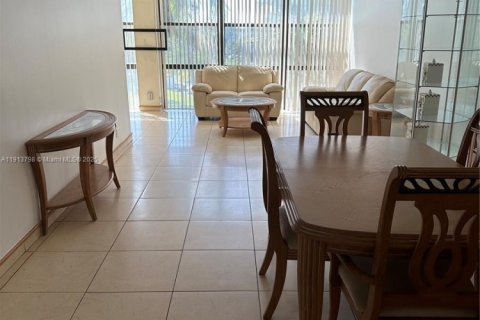 Appartement à louer à Hallandale Beach, Floride: 1 chambre, 99.87 m2 № 1968493 - photo 3