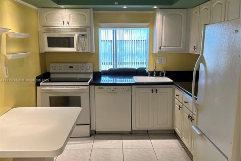 Appartement à louer à Hallandale Beach, Floride: 1 chambre, 99.87 m2 № 1968493 - photo 2