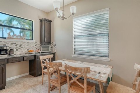 House in Bradenton, Florida 5 bedrooms, 332.22 sq.m. № 1609304 - photo 15