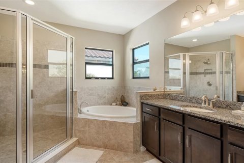 House in Bradenton, Florida 5 bedrooms, 332.22 sq.m. № 1609304 - photo 26