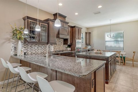 House in Bradenton, Florida 5 bedrooms, 332.22 sq.m. № 1609304 - photo 11