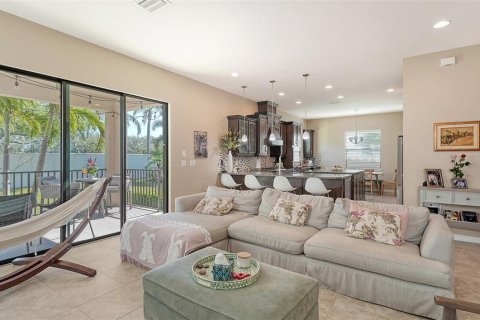 House in Bradenton, Florida 5 bedrooms, 332.22 sq.m. № 1609304 - photo 10