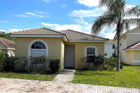 House in Poinciana, Florida 3 bedrooms, 112.97 sq.m. № 2366866