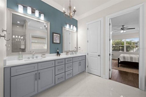 House in Saint Petersburg, Florida 3 bedrooms, 243.31 sq.m. № 1895061 - photo 14