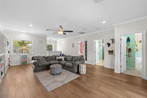 House in Saint Petersburg, Florida 3 bedrooms, 243.31 sq.m. № 1895061 - photo 19