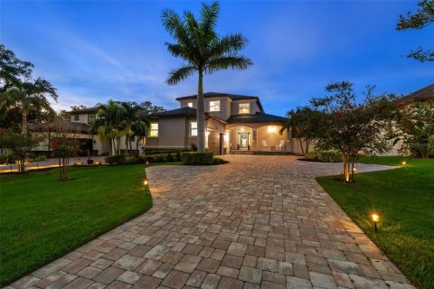 House in Saint Petersburg, Florida 3 bedrooms, 243.31 sq.m. № 1895061 - photo 2