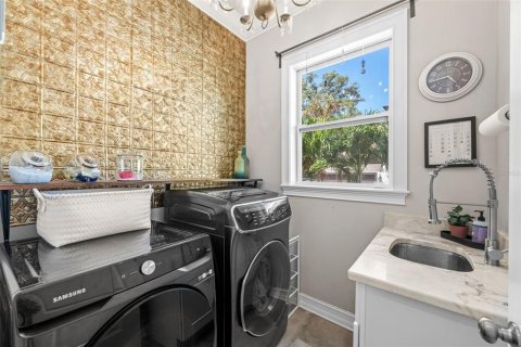 House in Saint Petersburg, Florida 3 bedrooms, 243.31 sq.m. № 1895061 - photo 28