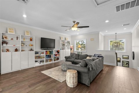 House in Saint Petersburg, Florida 3 bedrooms, 243.31 sq.m. № 1895061 - photo 18